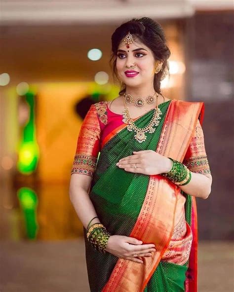 pregnancy photoshoot in saree